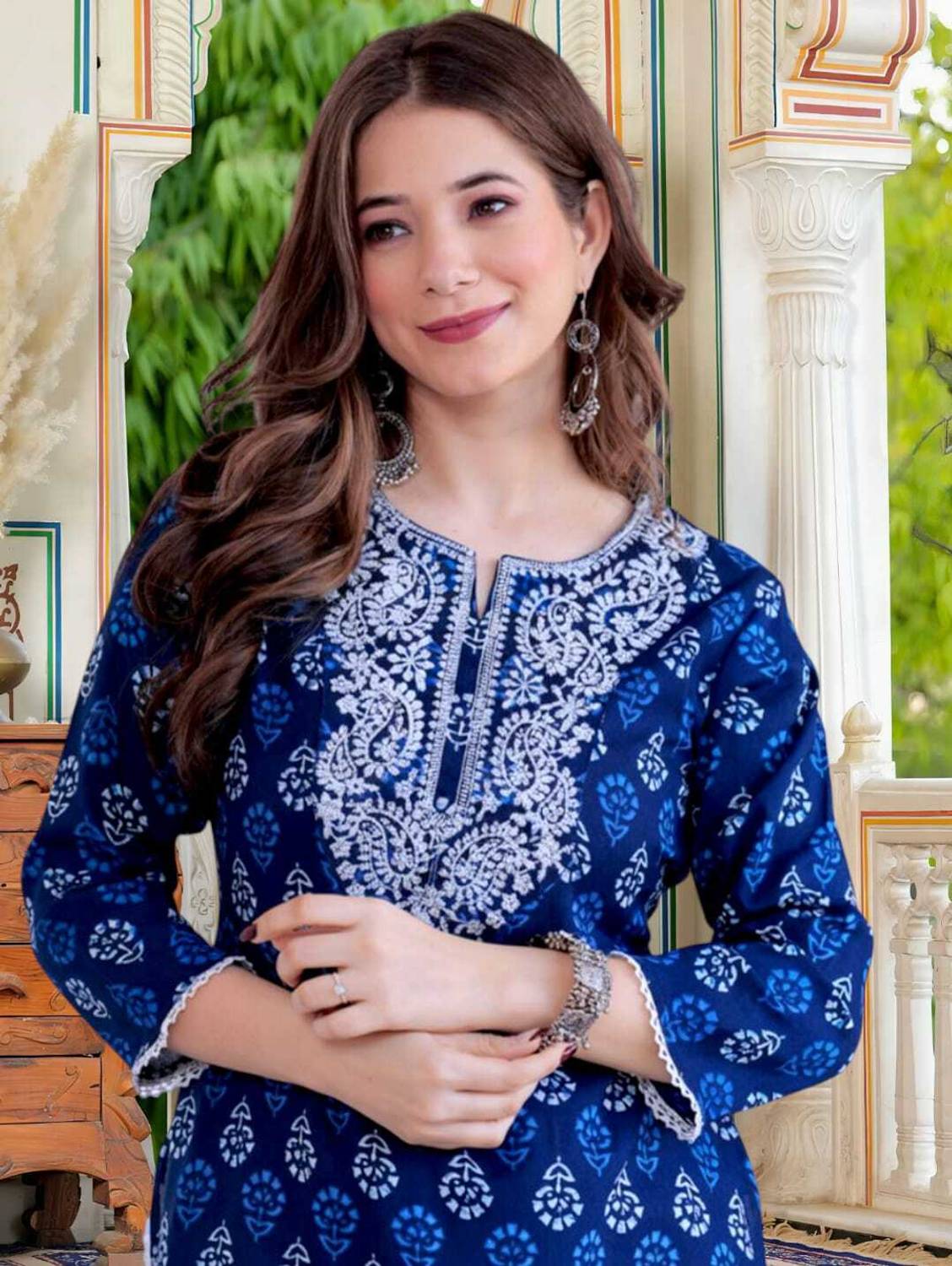Wawlooks Women Floral Print Straight Kurta - Image 1