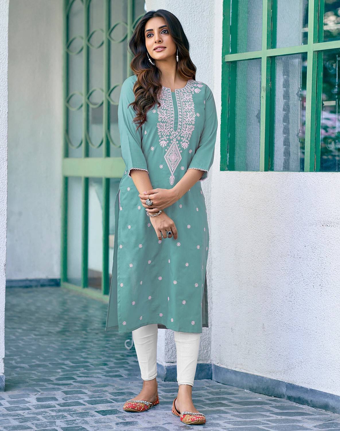 Anmi Embroidered Women Straight Kurta