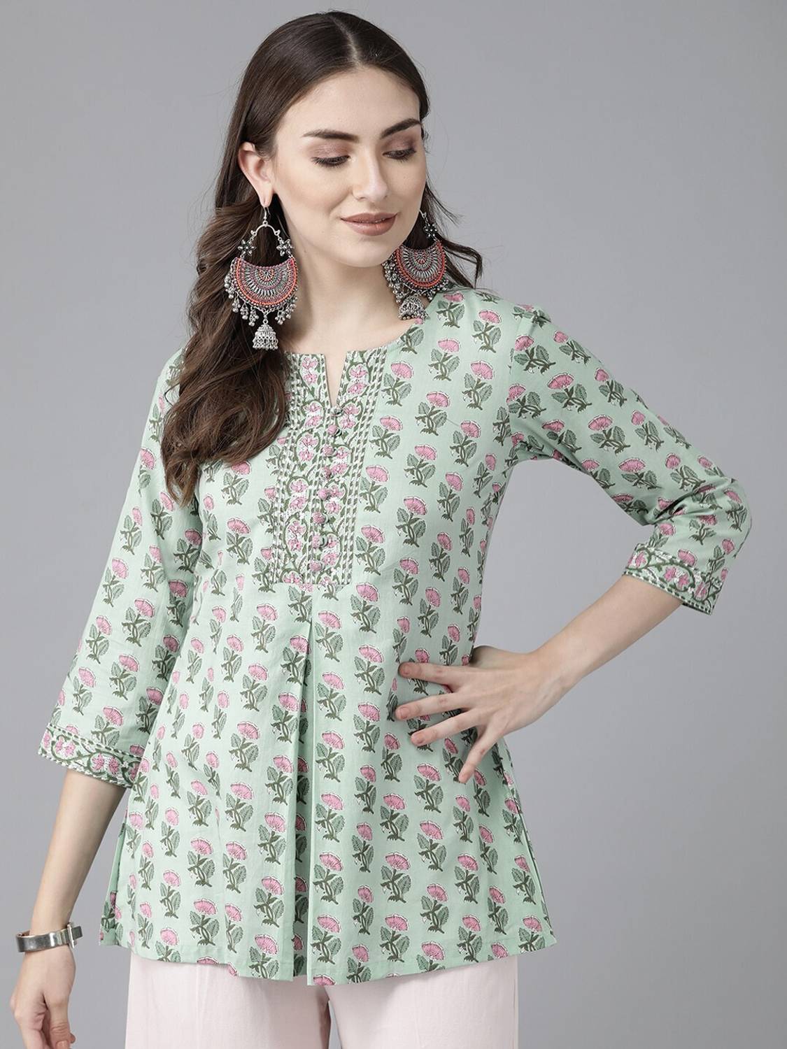 SHAKUDI FASHION Women Printed Viscose Rayon Straight Kurta (Light