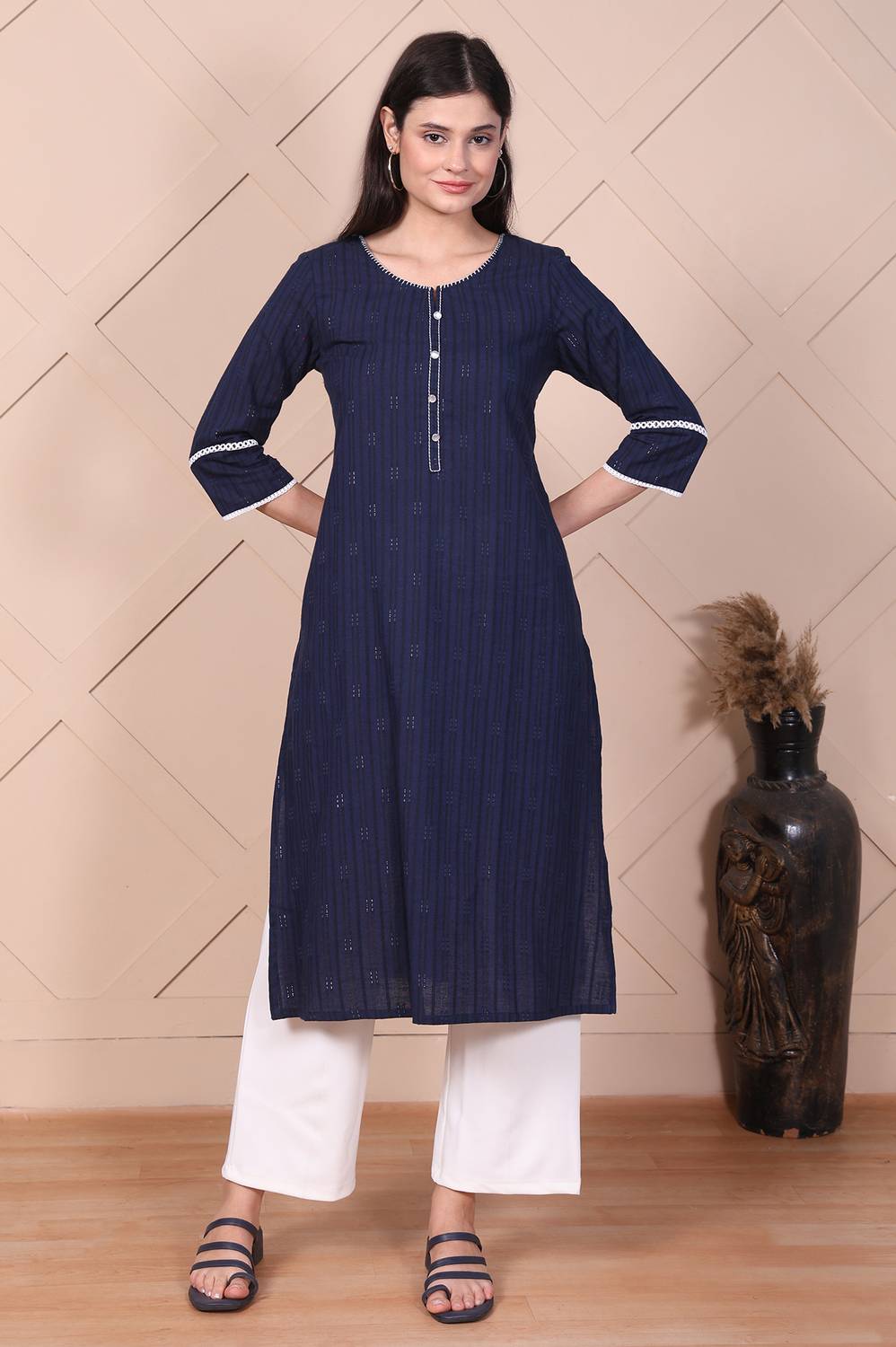 Aurelia Women Self Design Straight Kurta - Buy Aurelia Women Self