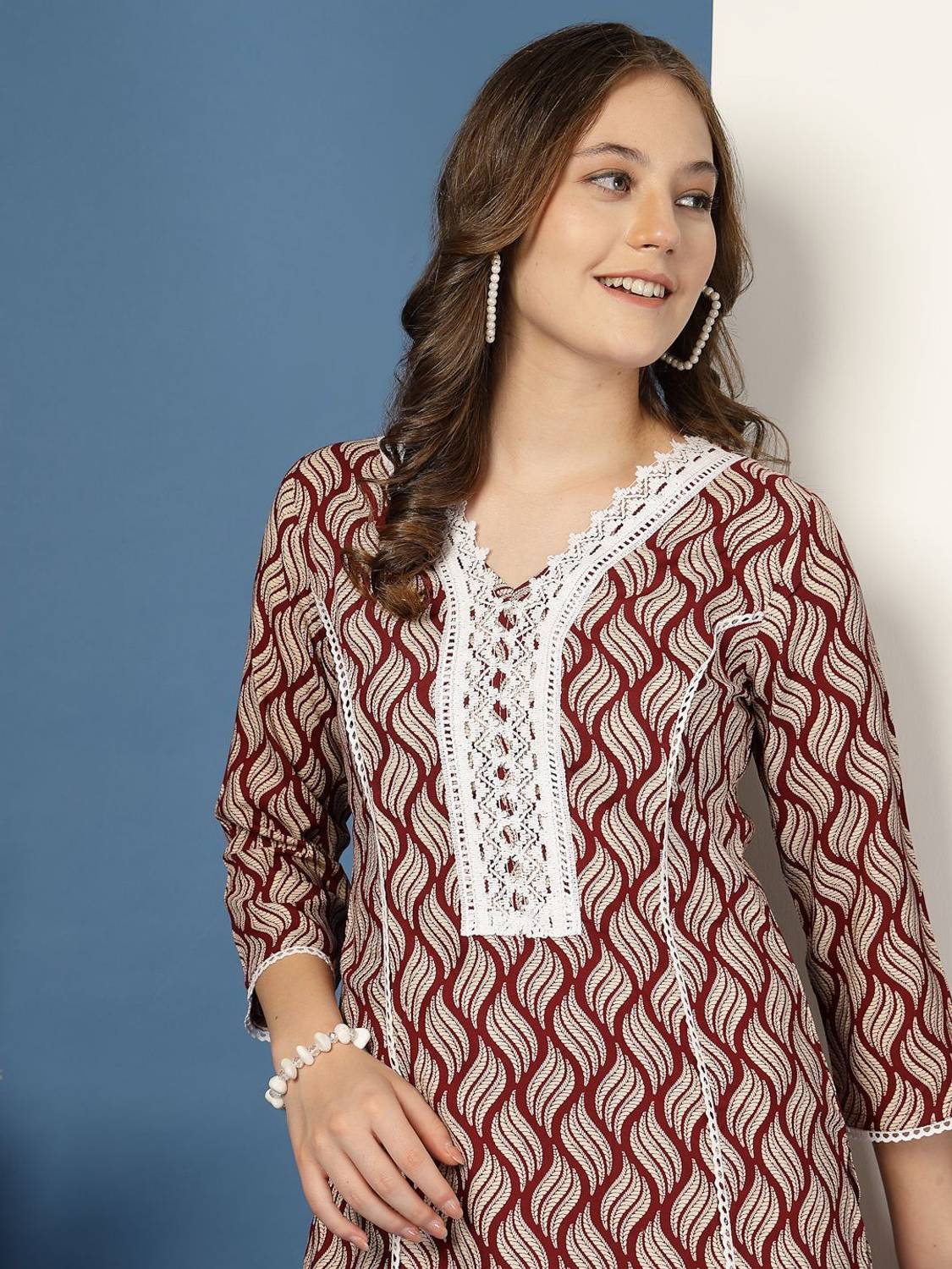 Daevish Women Floral Print Straight Kurta