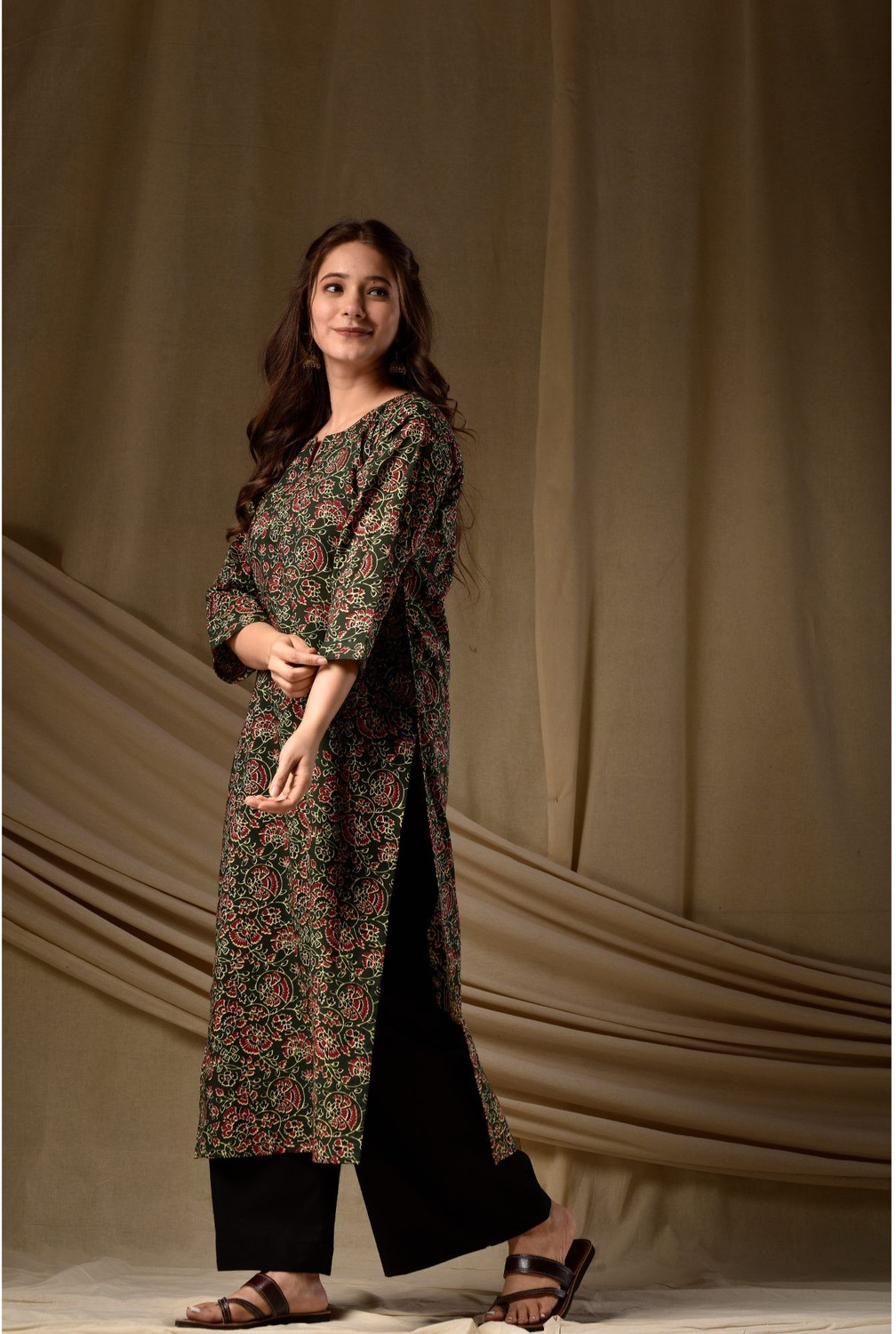 Image of PIROKI Women Embroidered Straight Kurta
