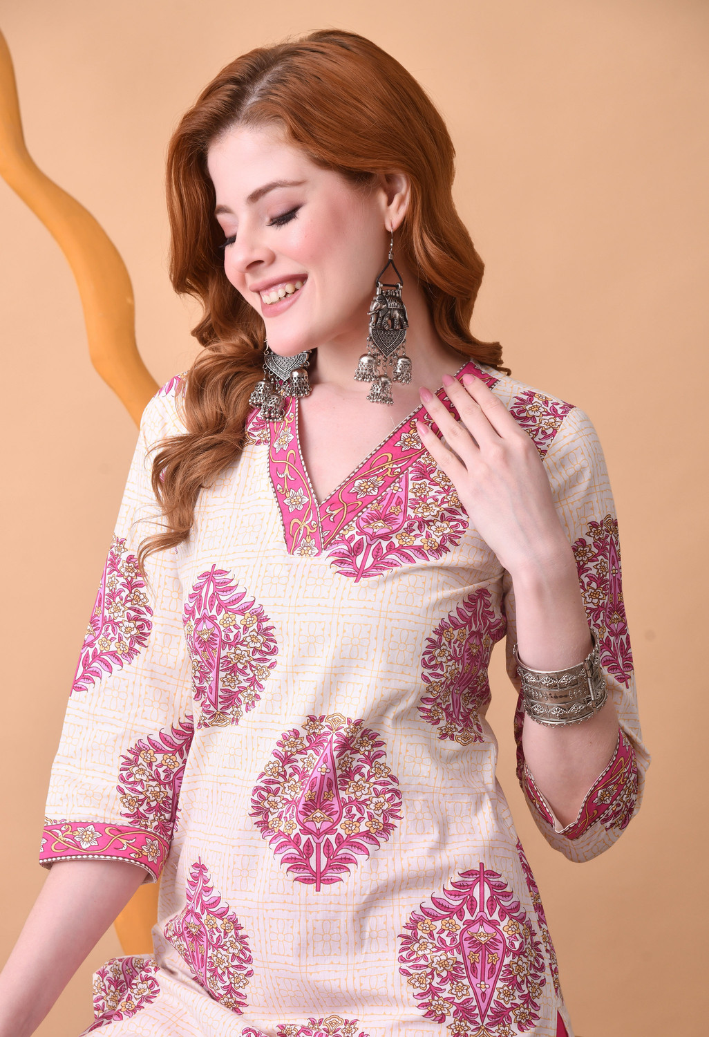 Image of AHMI Women Printed, Floral Print, Geometric Print Straight Kurta