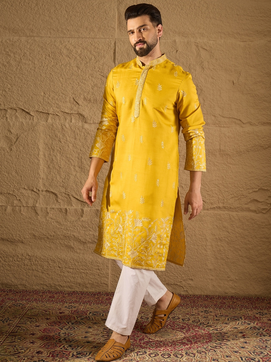 Image of House of Pataudi Men Embroidered Straight Kurta