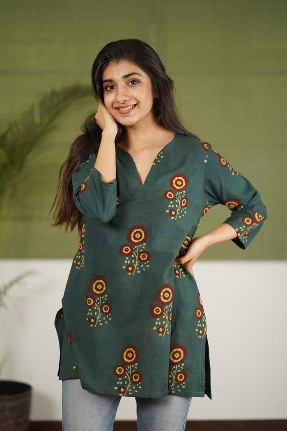 PBDSONS Women Floral Print, Printed Straight Kurta