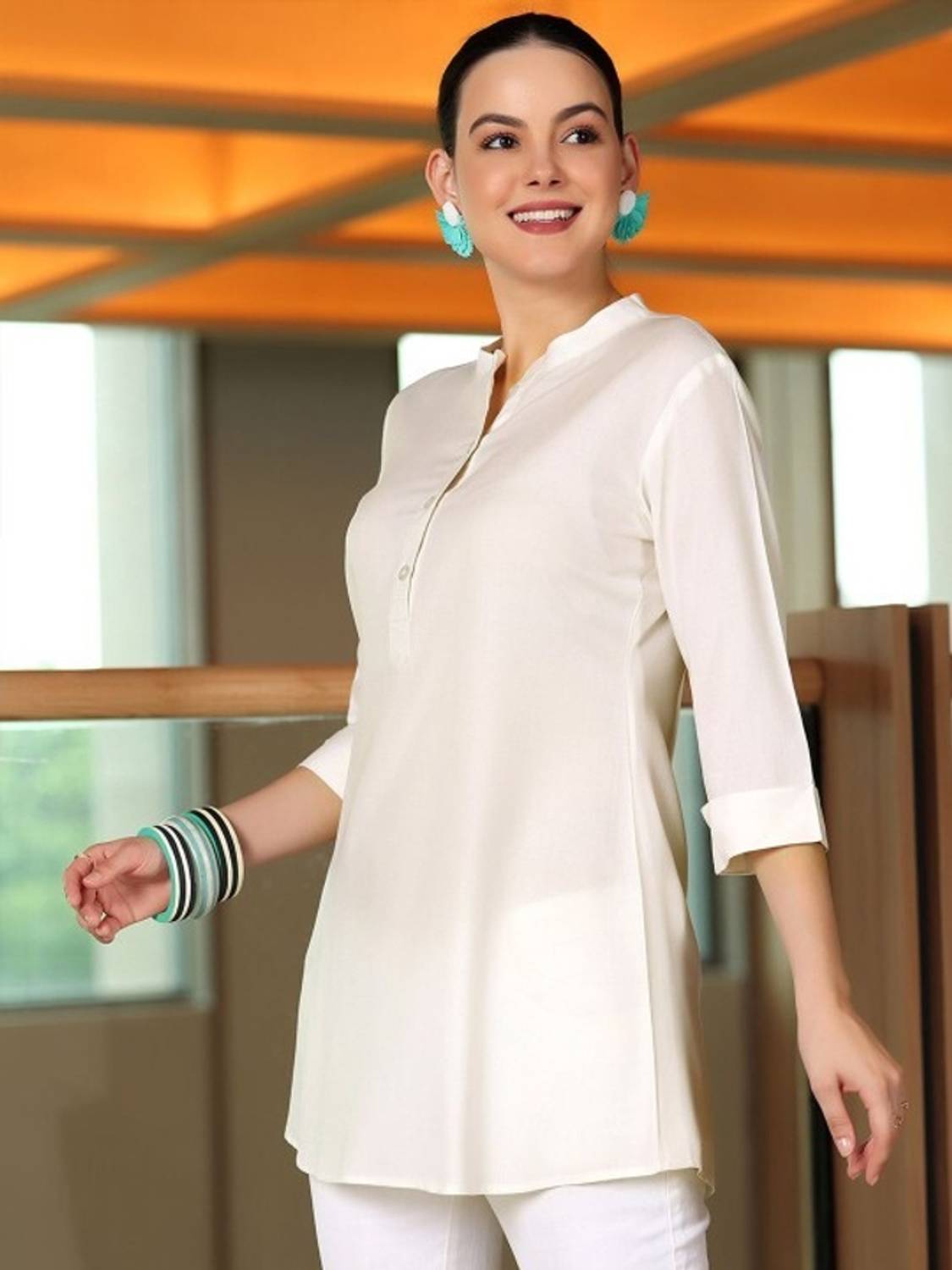 Vraddhi Women Solid Straight Kurta
