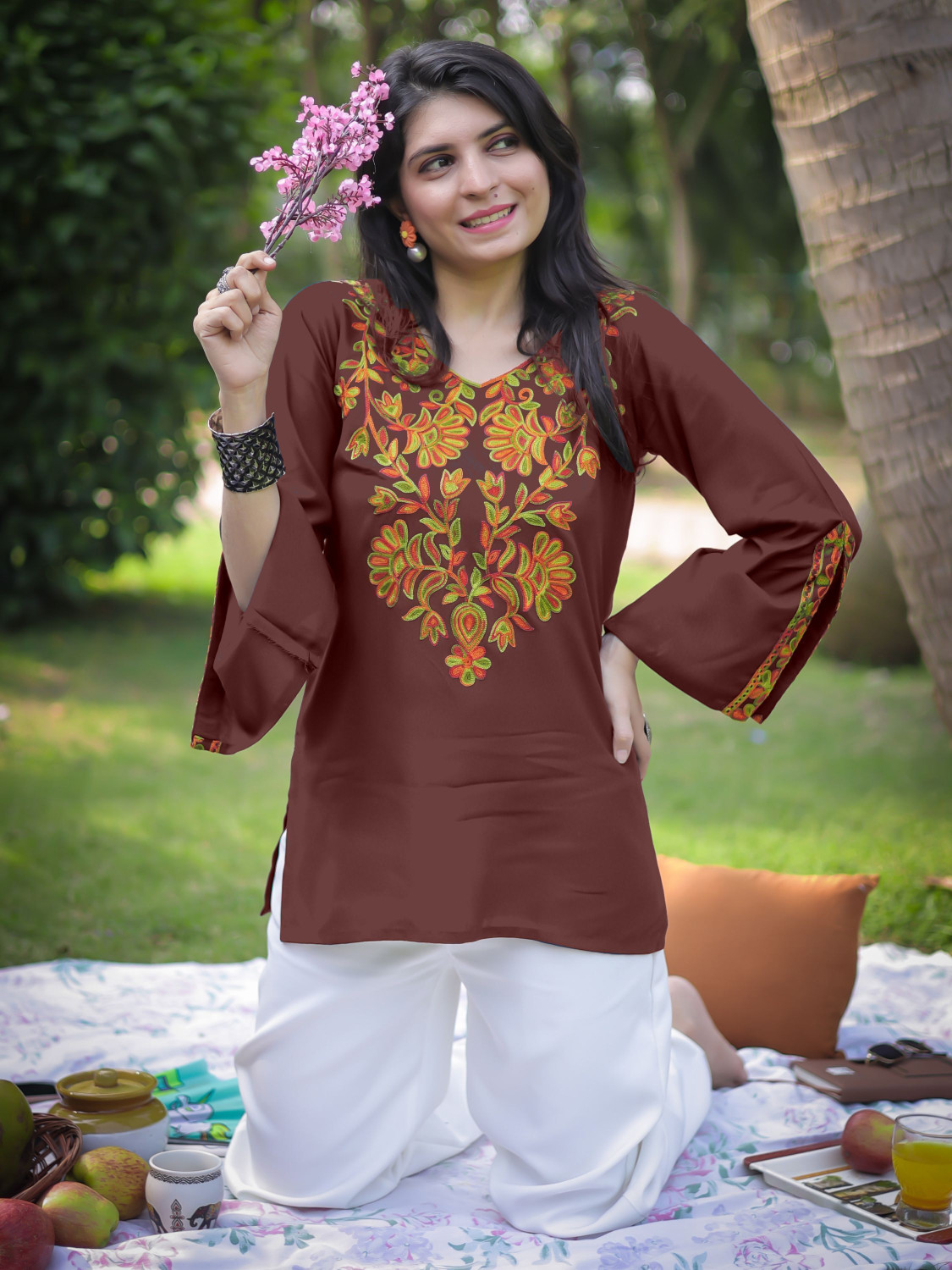 Image of Youthnic Women Embroidered Straight Kurta
