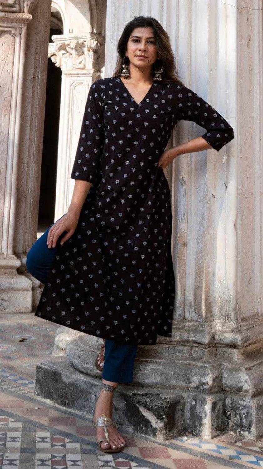 SANGOURI Women Floral Print Viscose Rayon Straight Kurta (Black)