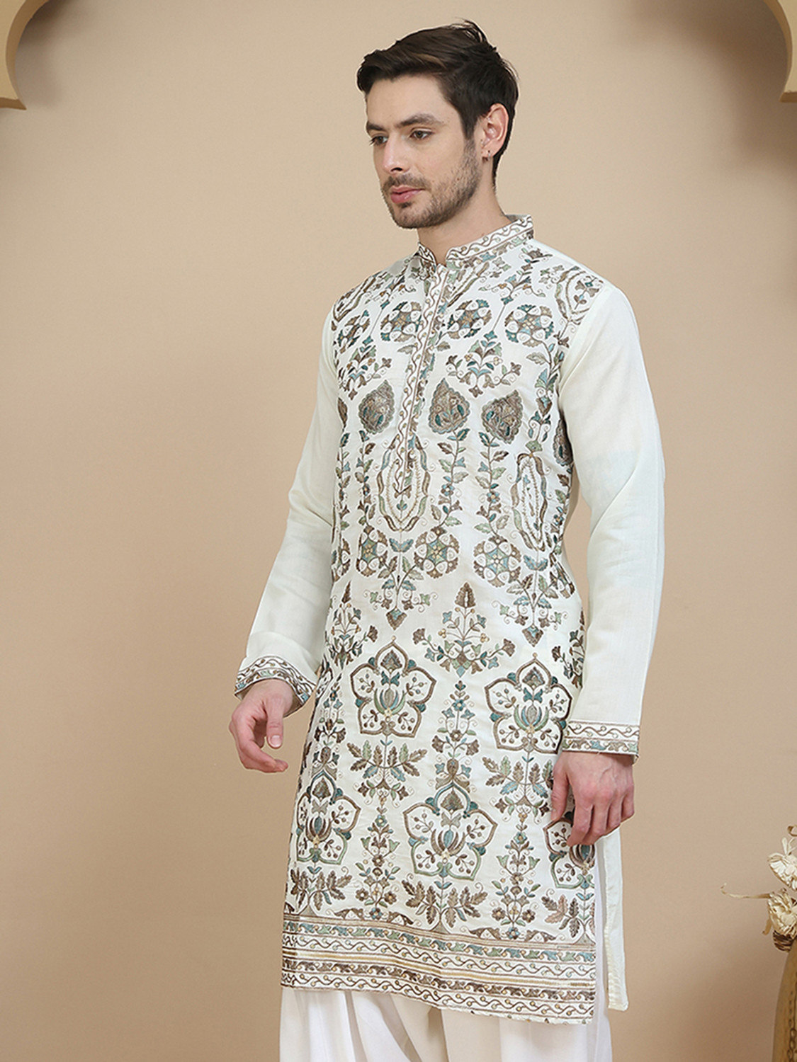Image of Jompers Men Embroidered Straight Kurta