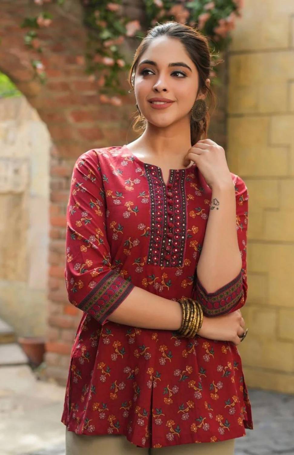 ALLEN WEAVE Women Floral Print, Embellished, Embroidered Straight Kurta