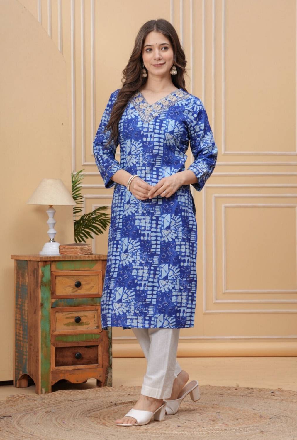 Wawlooks Women Printed Viscose Rayon Straight Kurta (Blue)