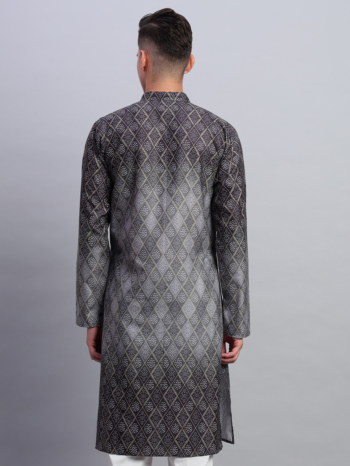 Image of rutva Men Embroidered Straight Kurta