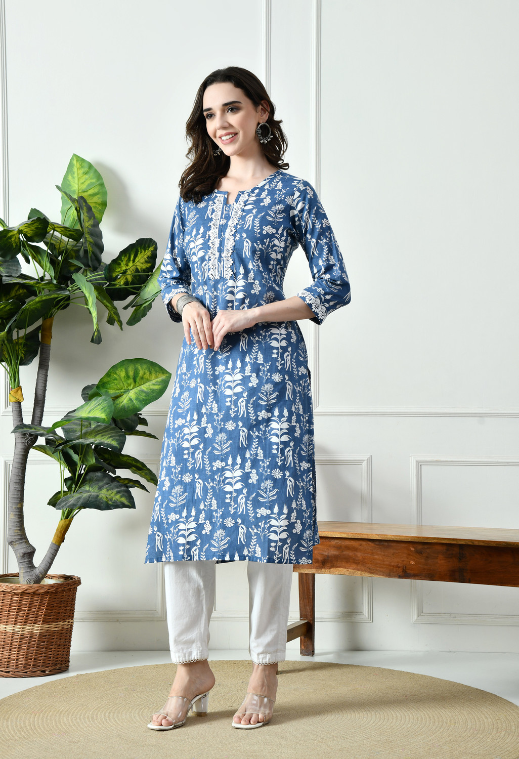 Image of Vaimiya Women Floral Print Straight Kurta