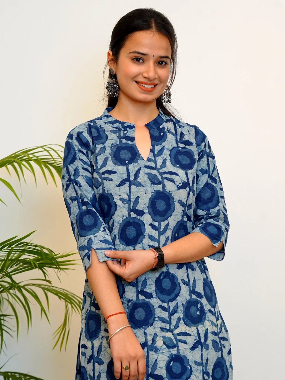 Image of SILKSUTRA Women Printed Straight Kurta
