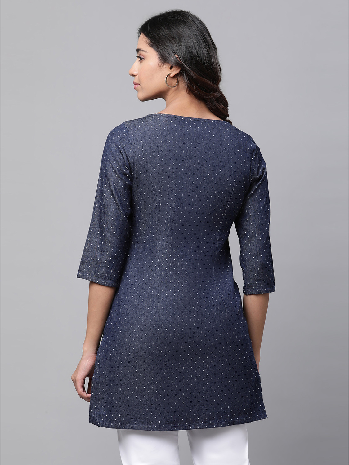 Image of Aurelia Women Dyed /Ombre Straight Kurta