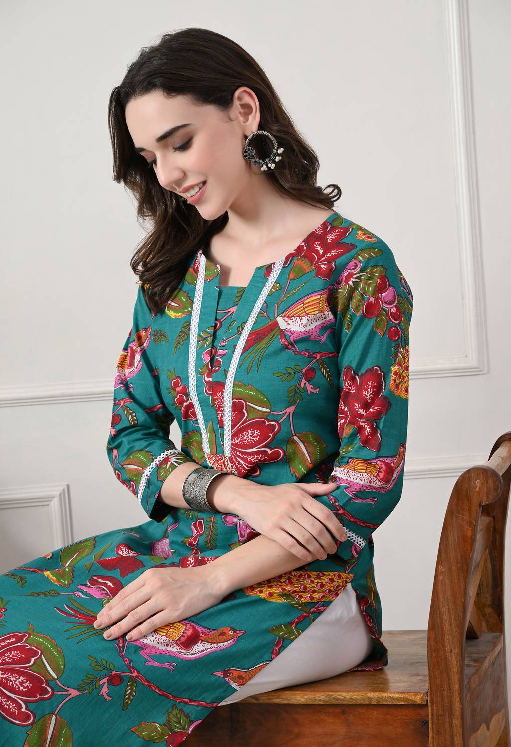Vaimiya Women Floral Print Pure Cotton Straight Kurta (Green)