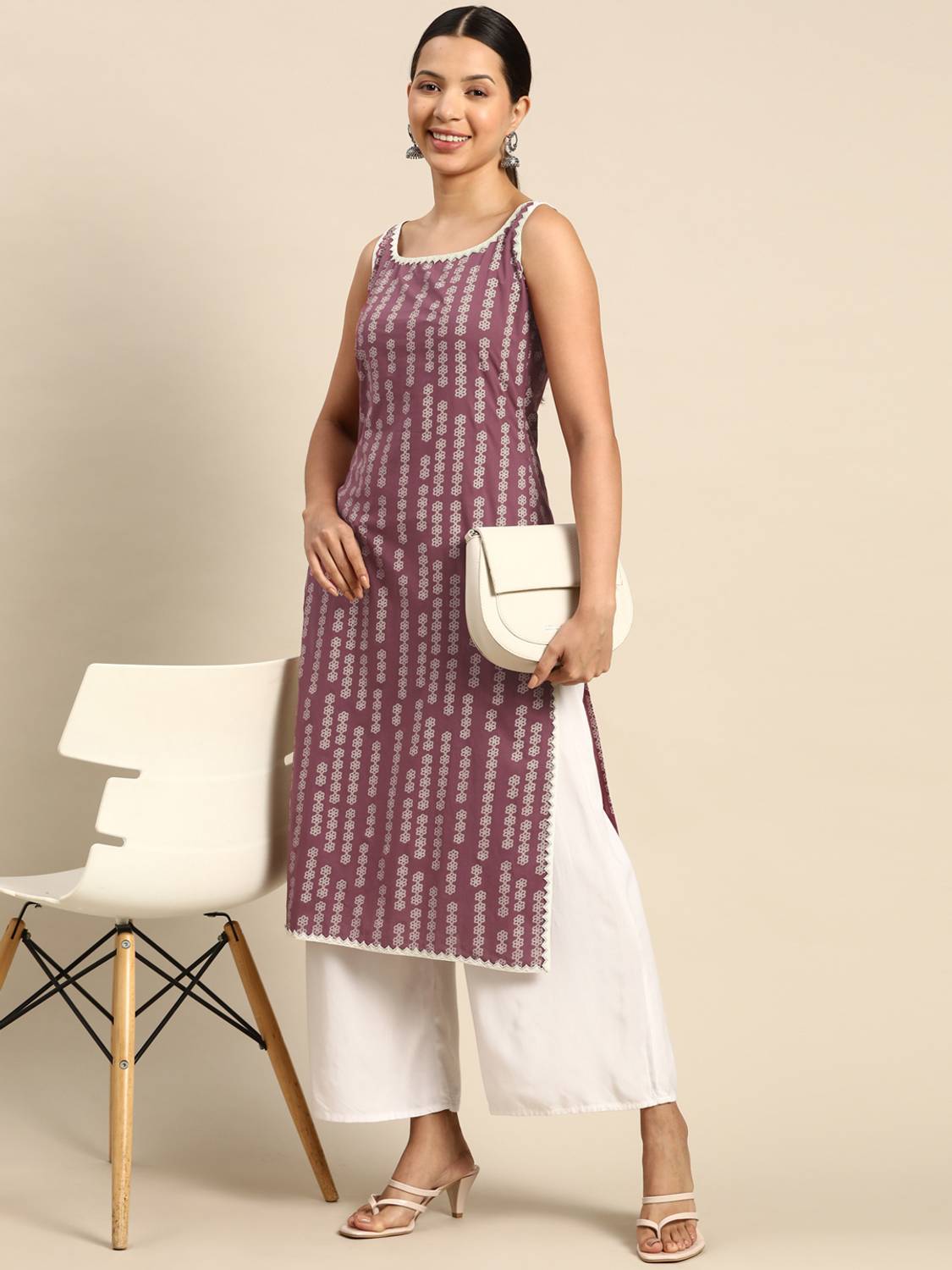 Doongari Wala Women Embellished Viscose Rayon Straight Kurta (Pur