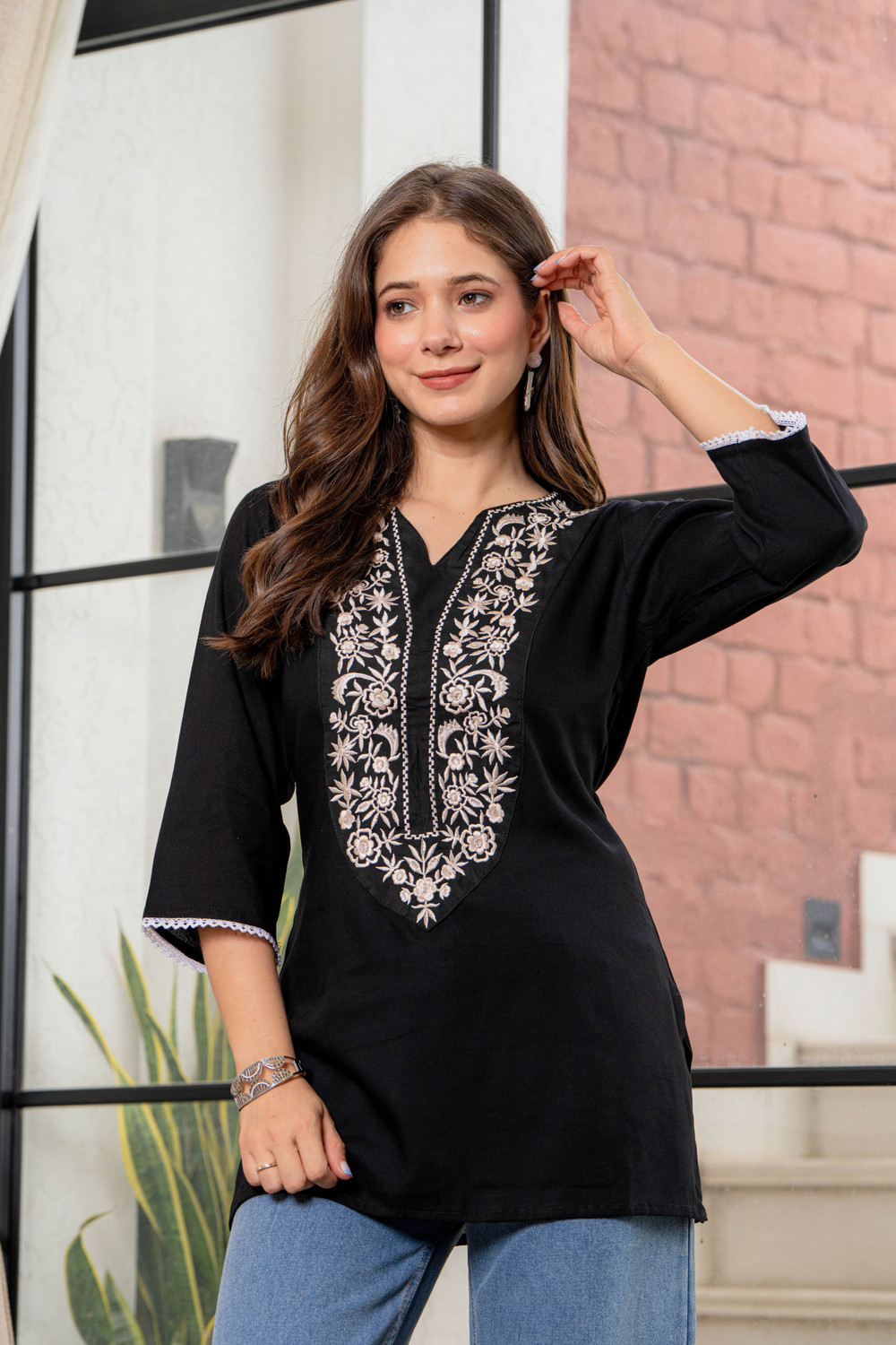 Image of AHMI Women Embroidered Straight Kurta