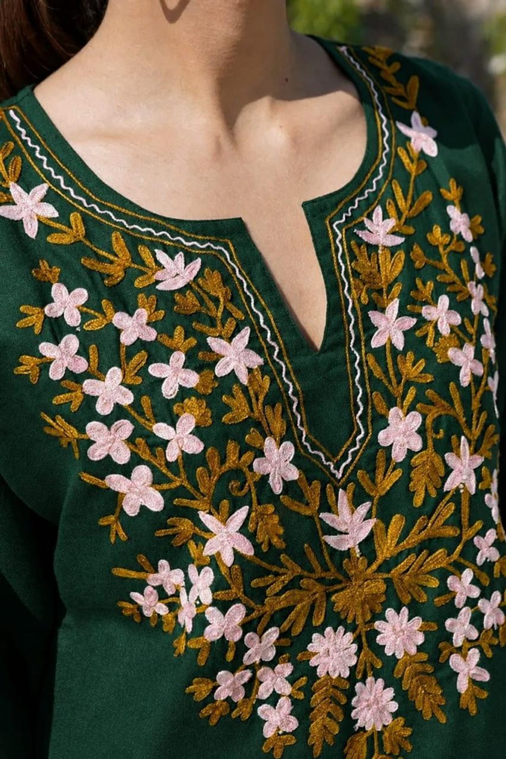 Image of COLOR TIPS Embroidered Pure Cotton Straight Kurta for Women (Green)