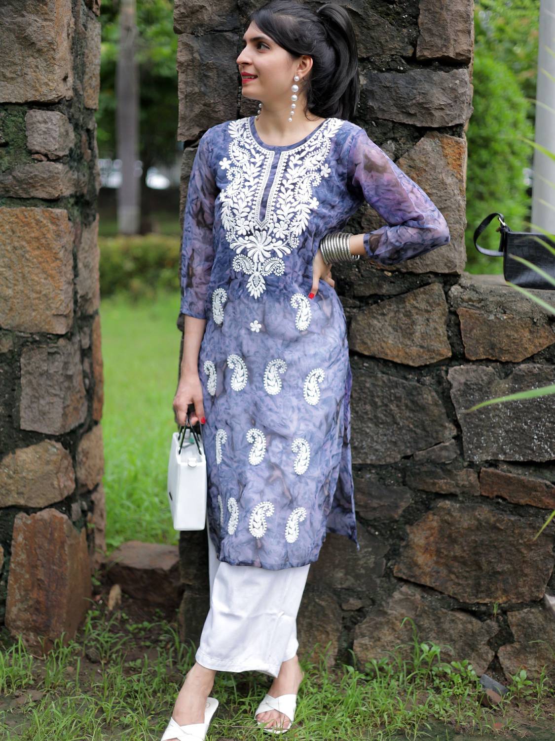 Youthnic Women Embroidered Georgette Straight Kurta (Grey)