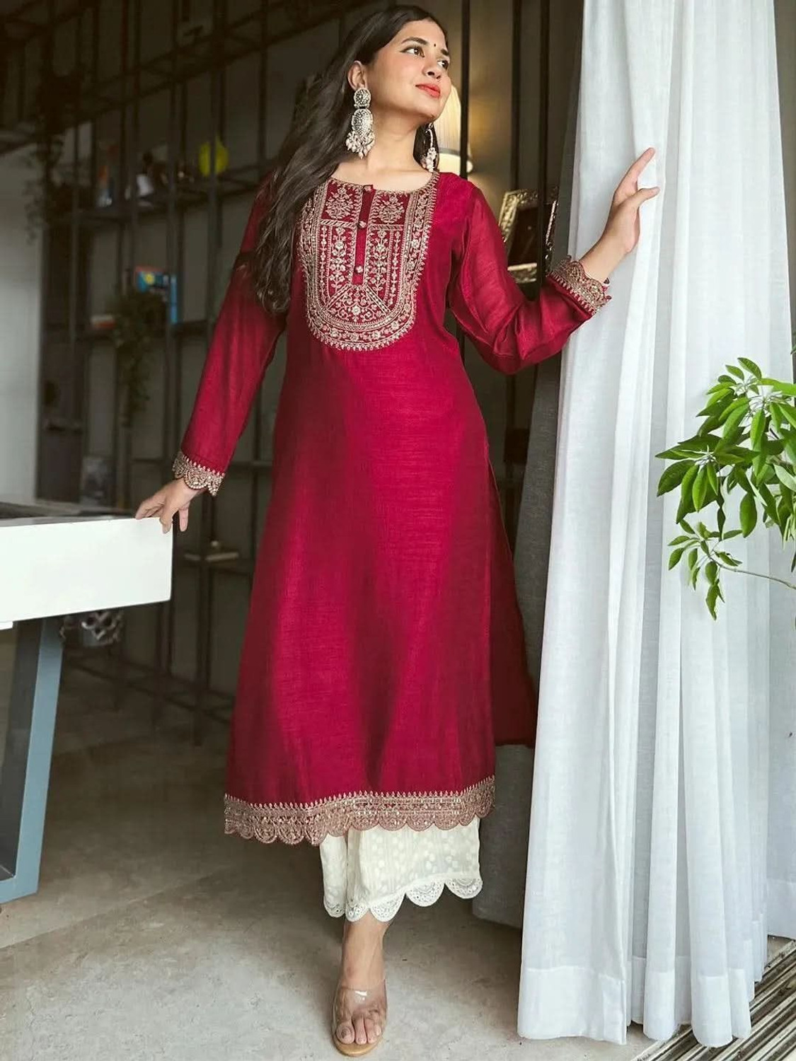Image of NARACHI TEXWORLD Women Embroidered Straight Kurta