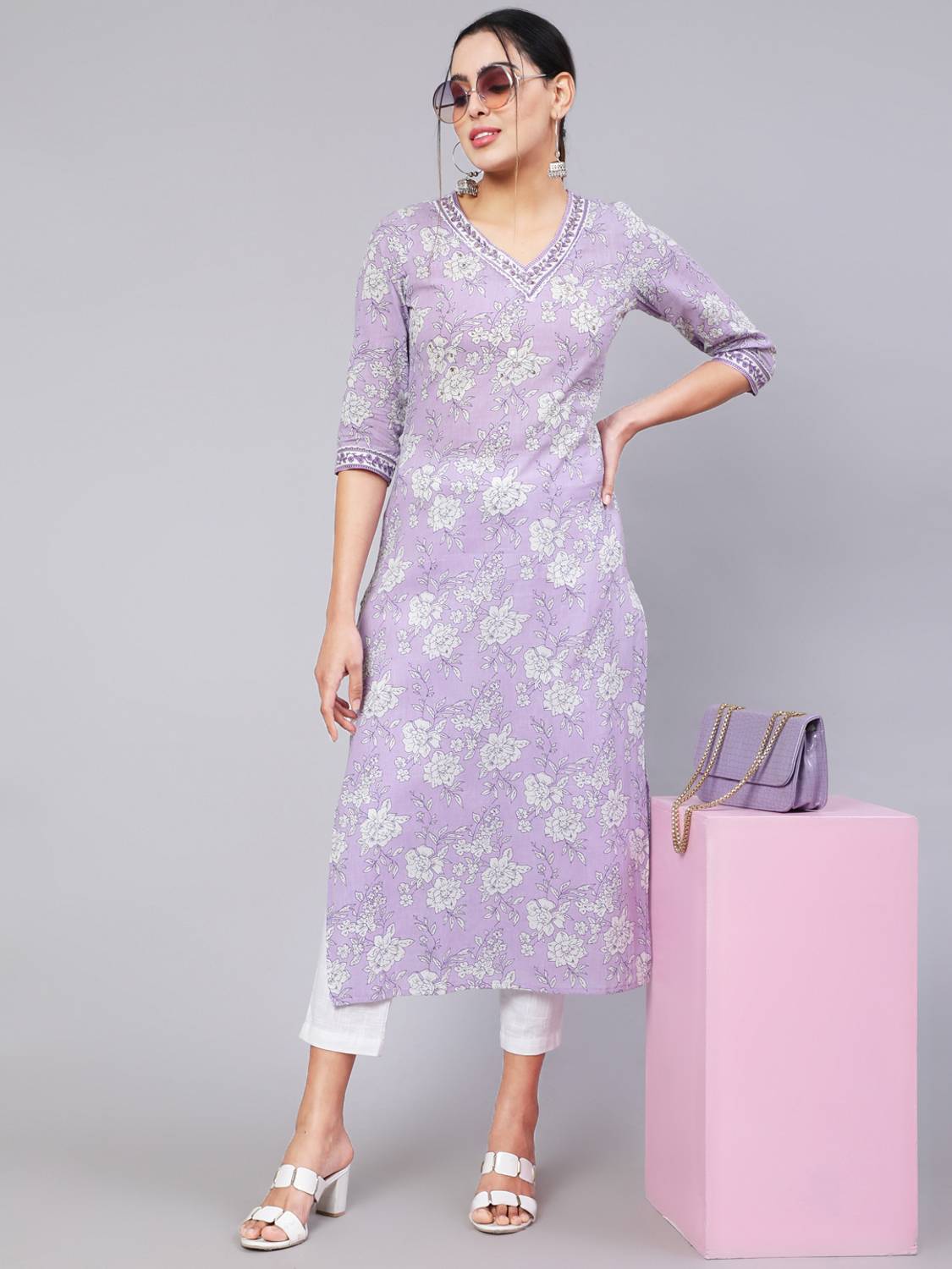 Sa Rasa Women Floral Print Viscose Rayon Straight Kurta (Purple)