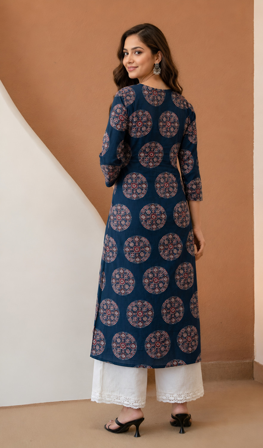 Image of Hunaiza Women Printed Straight Kurta