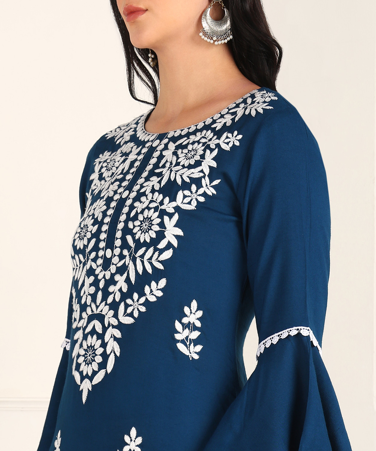 Image of Kapad Dwar Women Embroidered Straight Kurta