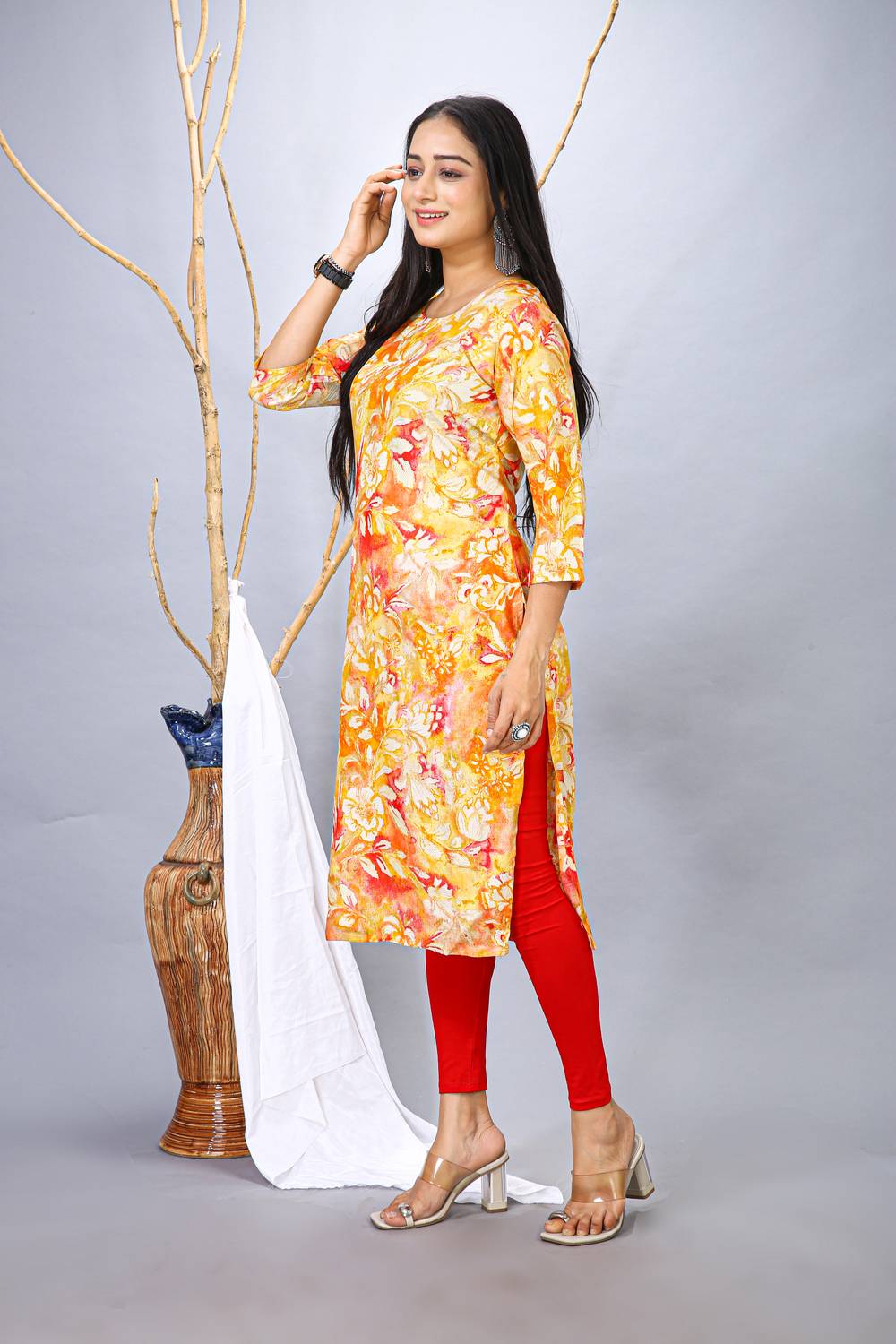 Aashish Tex Women Floral Print Straight Kurta