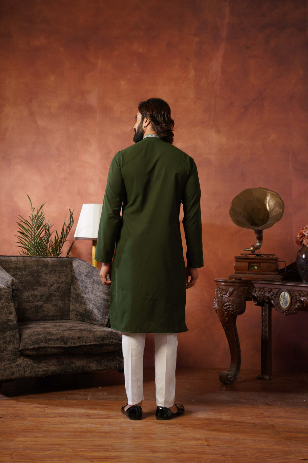 Image of INDIROOP Men Embroidered Straight Kurta
