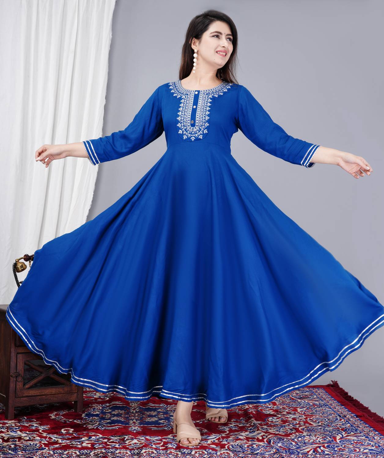 Nikhat Women Solid Viscose Rayon Anarkali Kurta (Black)