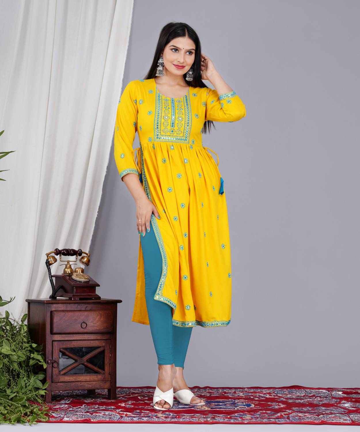 P PRIYA FASHION Women Embroidered Viscose Rayon Straight Kurta (Y