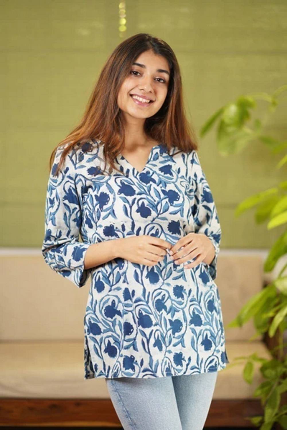 Mialo fashion Women Printed Viscose Rayon Straight Kurta (White,