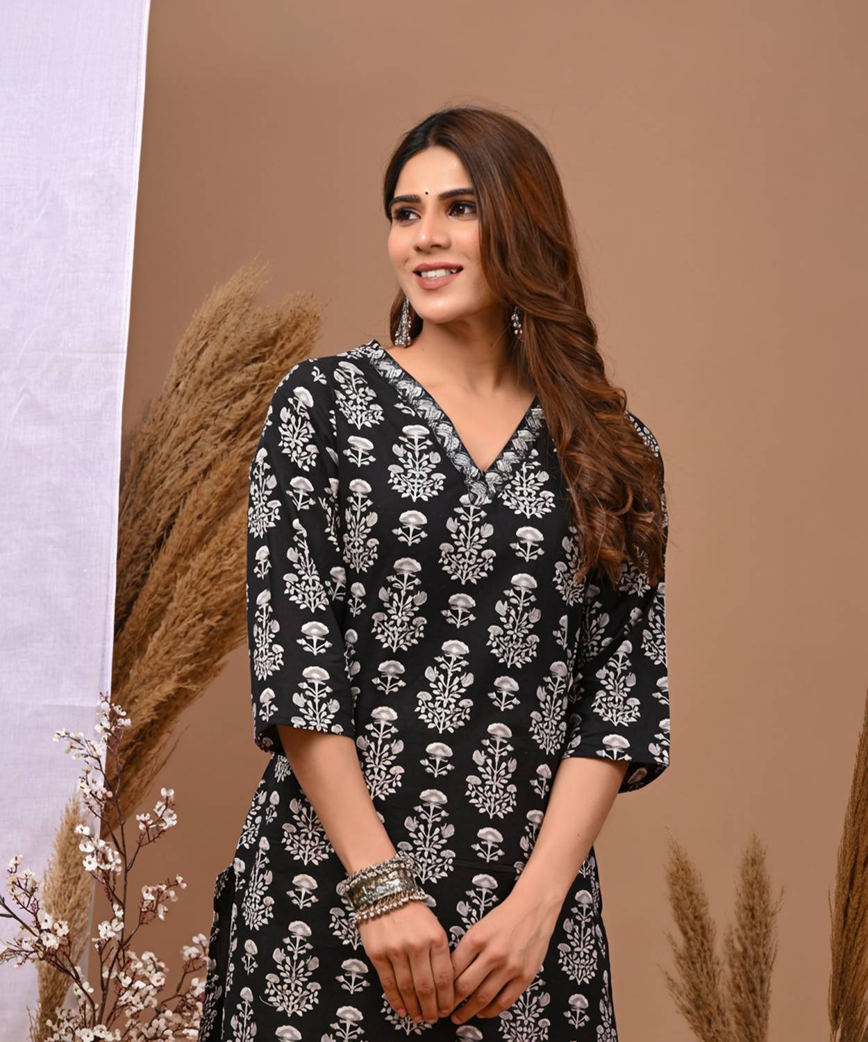 Rimeline Women Printed Pure Cotton Straight Kurta (Black)