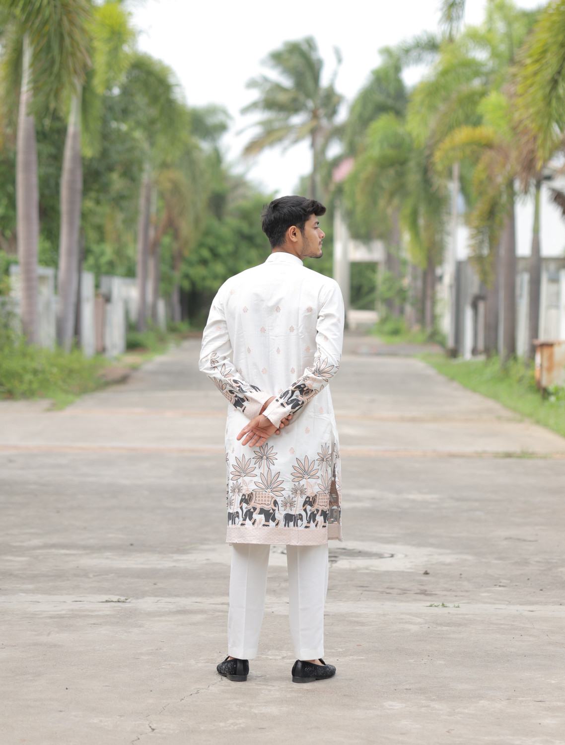 Image of HOUSE OF SANSKRUTI Men Woven Design Straight Kurta