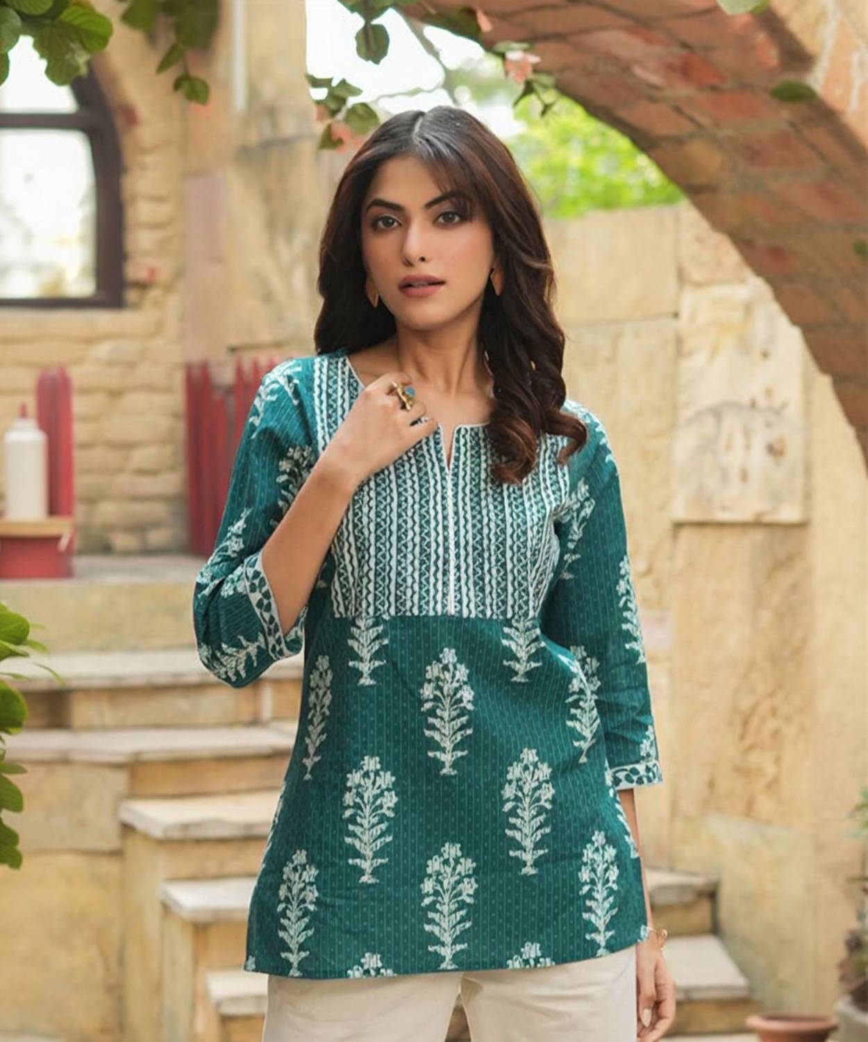SHAKUDI FASHION Women Printed Viscose Rayon Straight Kurta (Dark