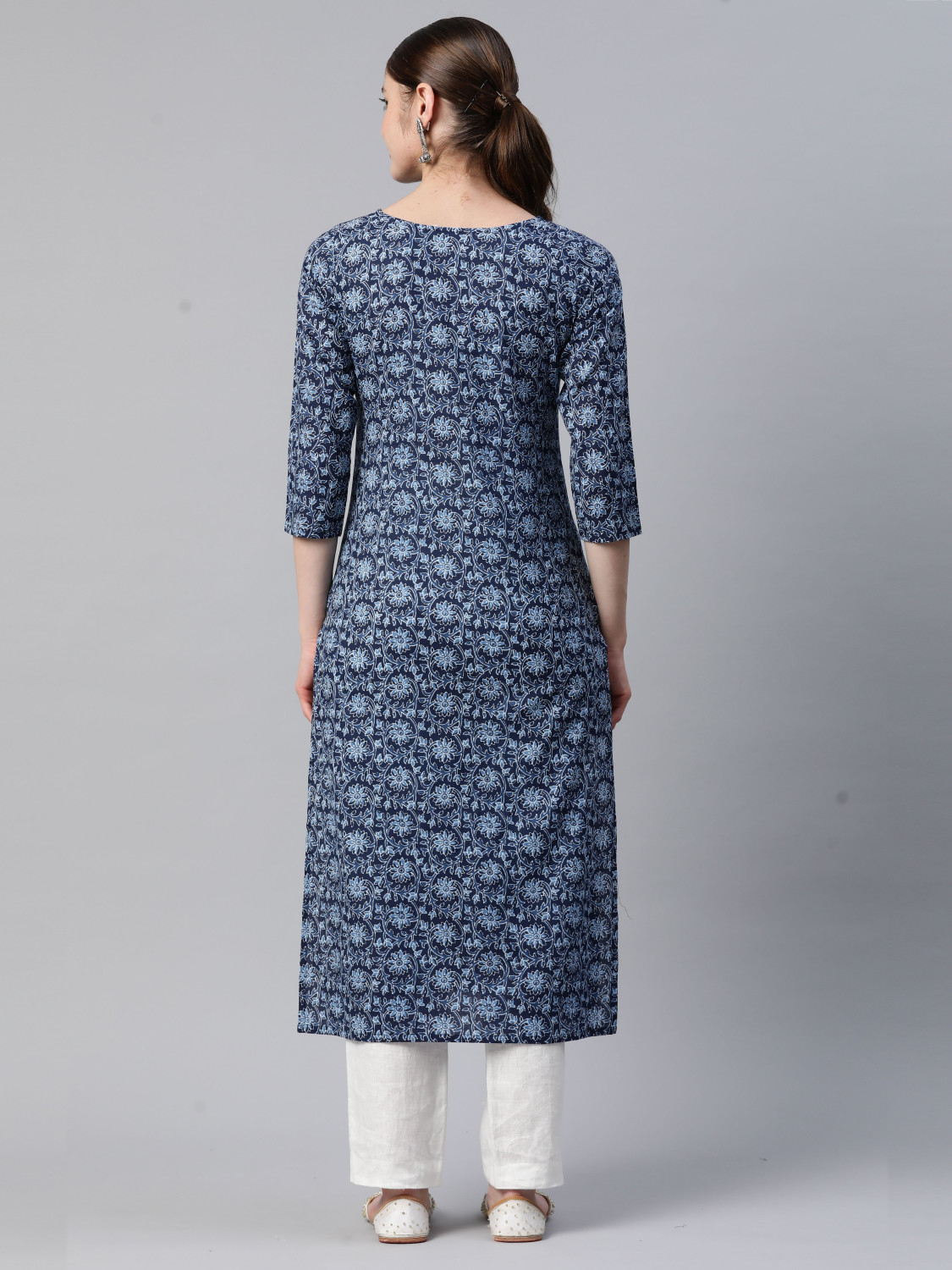 Image of VBUYZ Women Embellished Straight Kurta