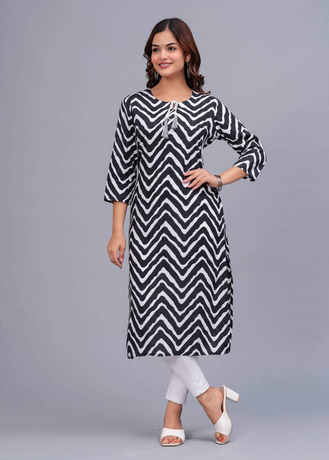 Bachuu Women Printed Viscose Rayon Straight Kurta (Black, White)