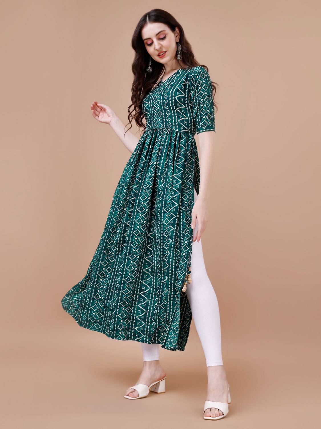 Glomee Women Bandhani Polyester Flared Kurta (Green)