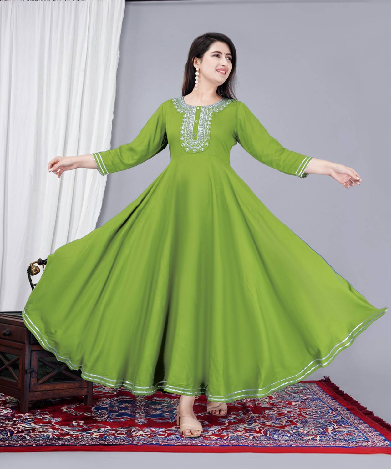 Nikhat Women Solid Viscose Rayon Anarkali Kurta (Black)