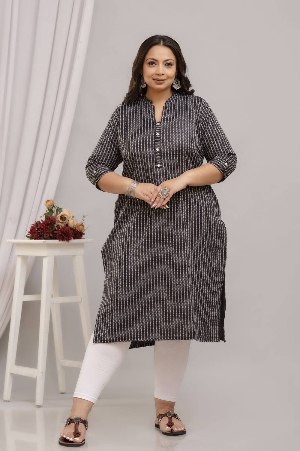 navjyoti Women Striped Pure Cotton Straight Kurta (Black)