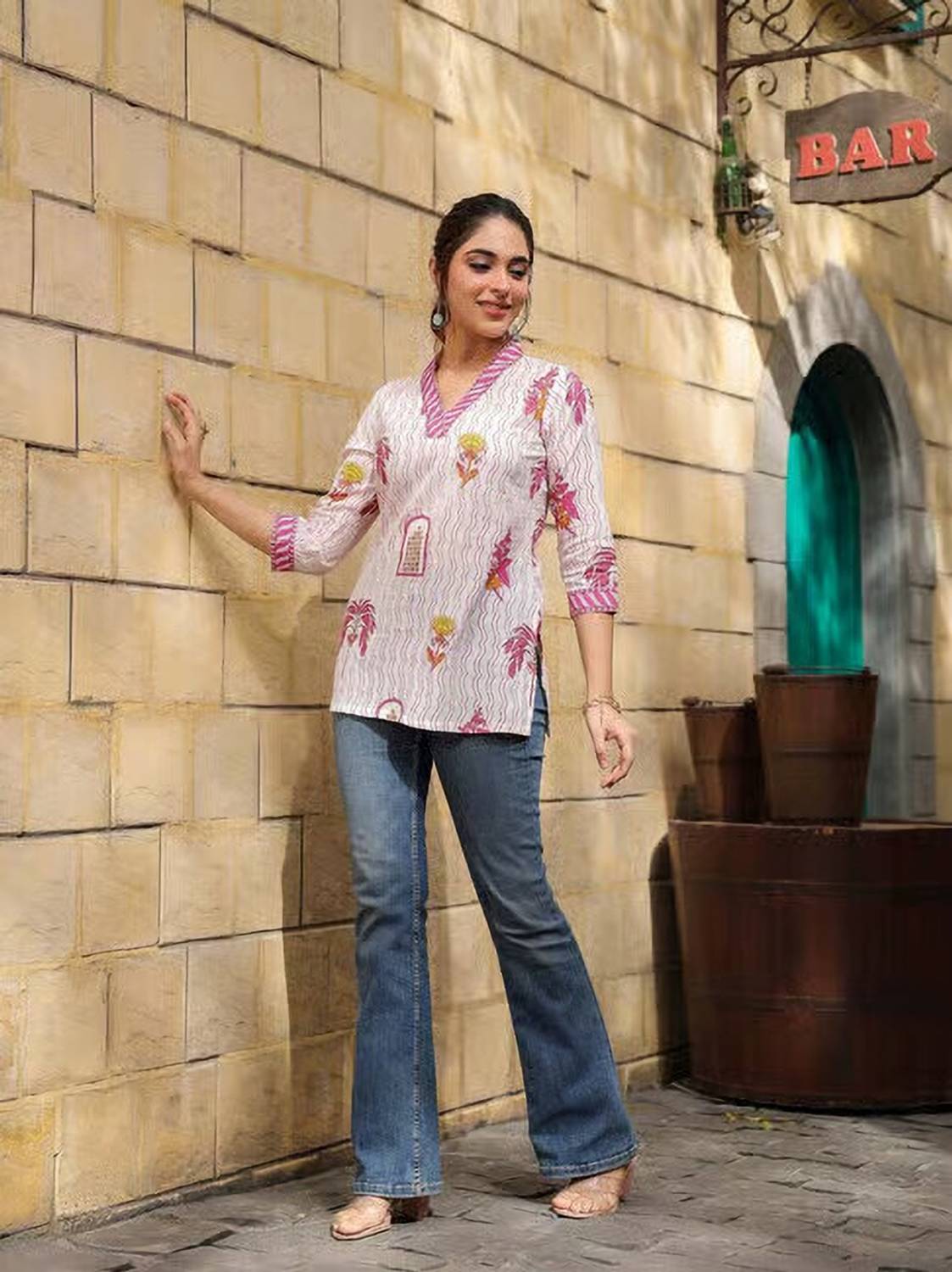 Minimee Women Floral Print Straight Kurta