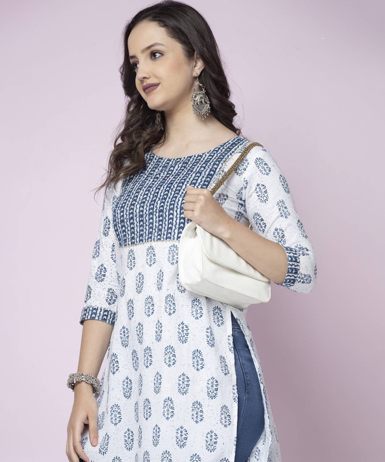 Shions Women Printed Cotton Blend Straight Kurta (White, Blue)