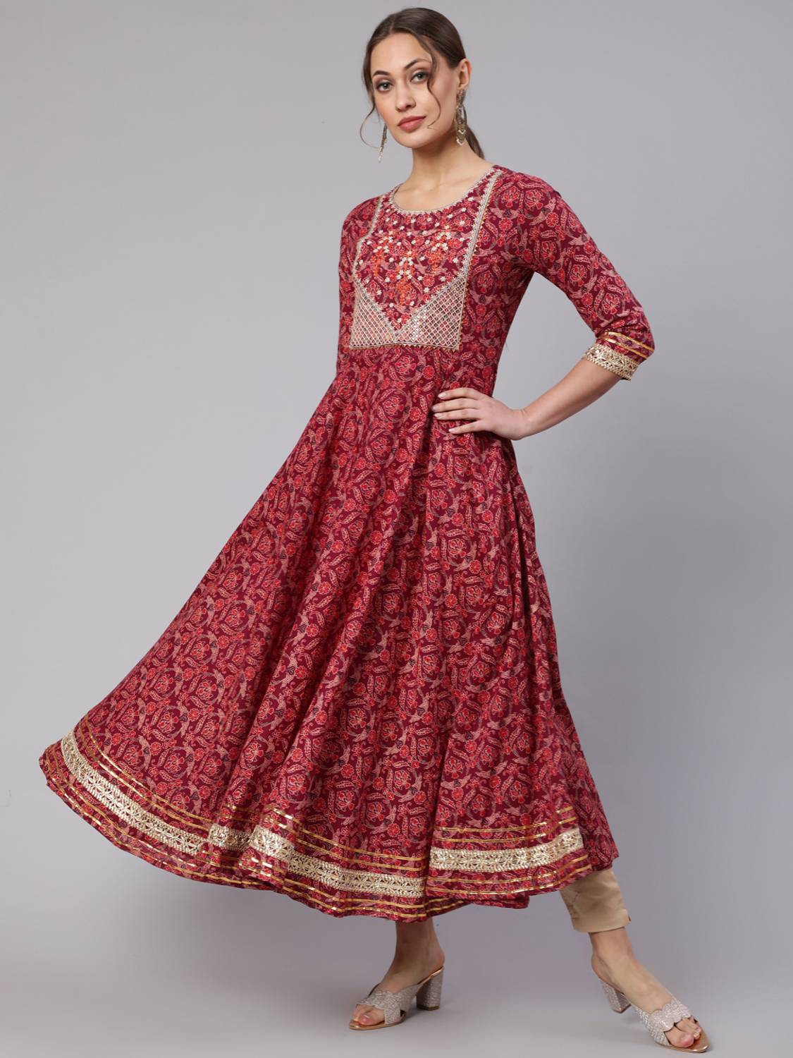 GLAM ROOTS Women Chikan Embroidery Cotton Blend Flared Kurta (Mar