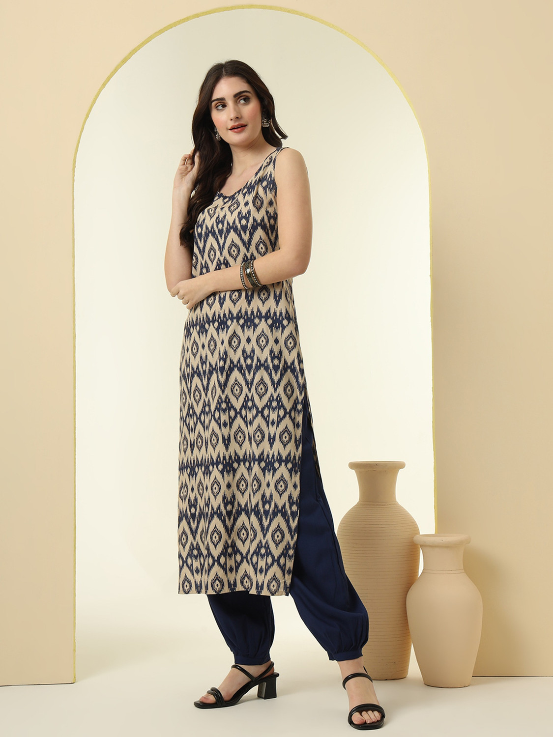 Image of SILKSUTRA Women Printed Straight Kurta