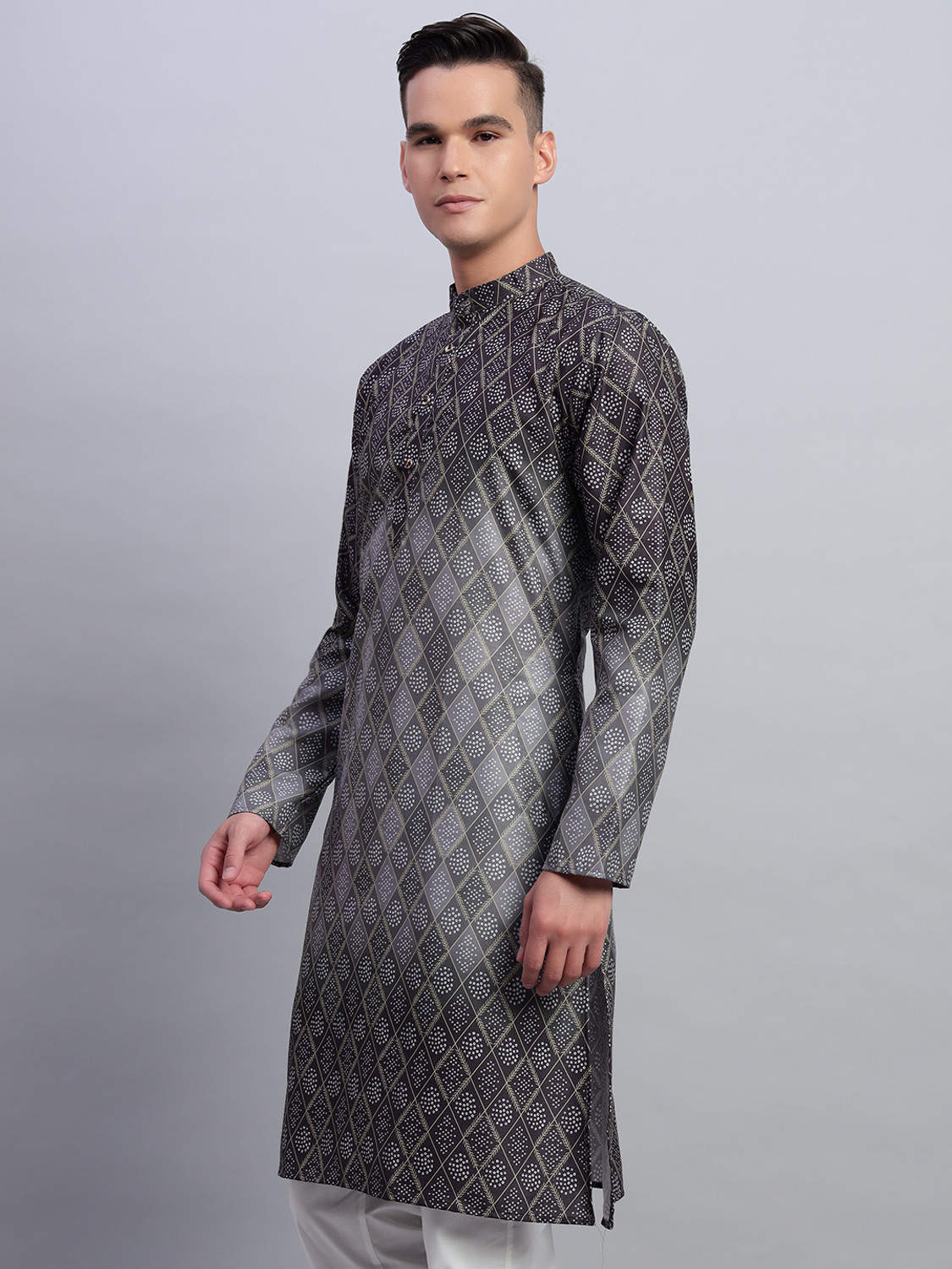 Image of rutva Men Embroidered Straight Kurta