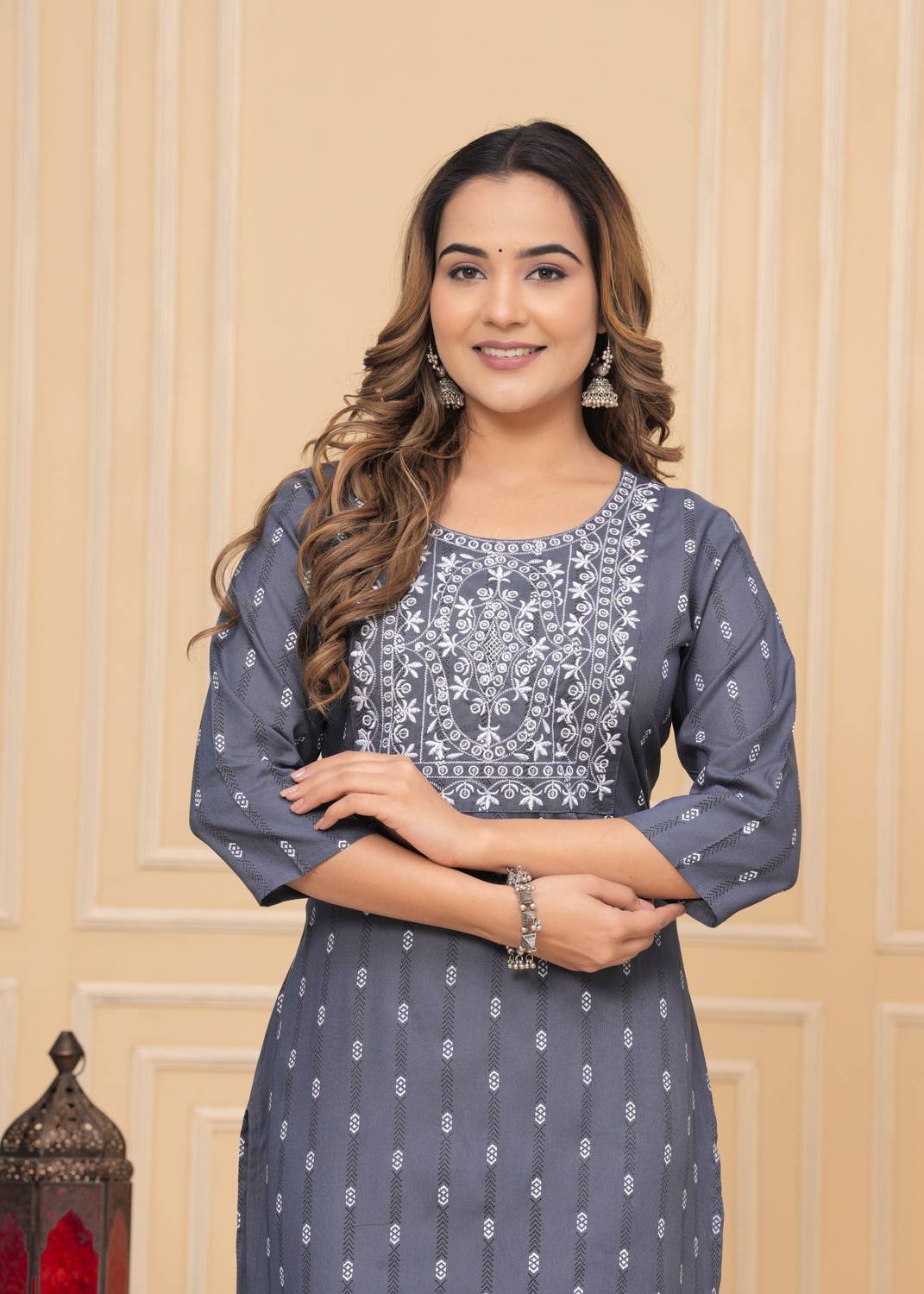 METAFAB Women Embroidered Viscose Rayon Straight Kurta (Grey)