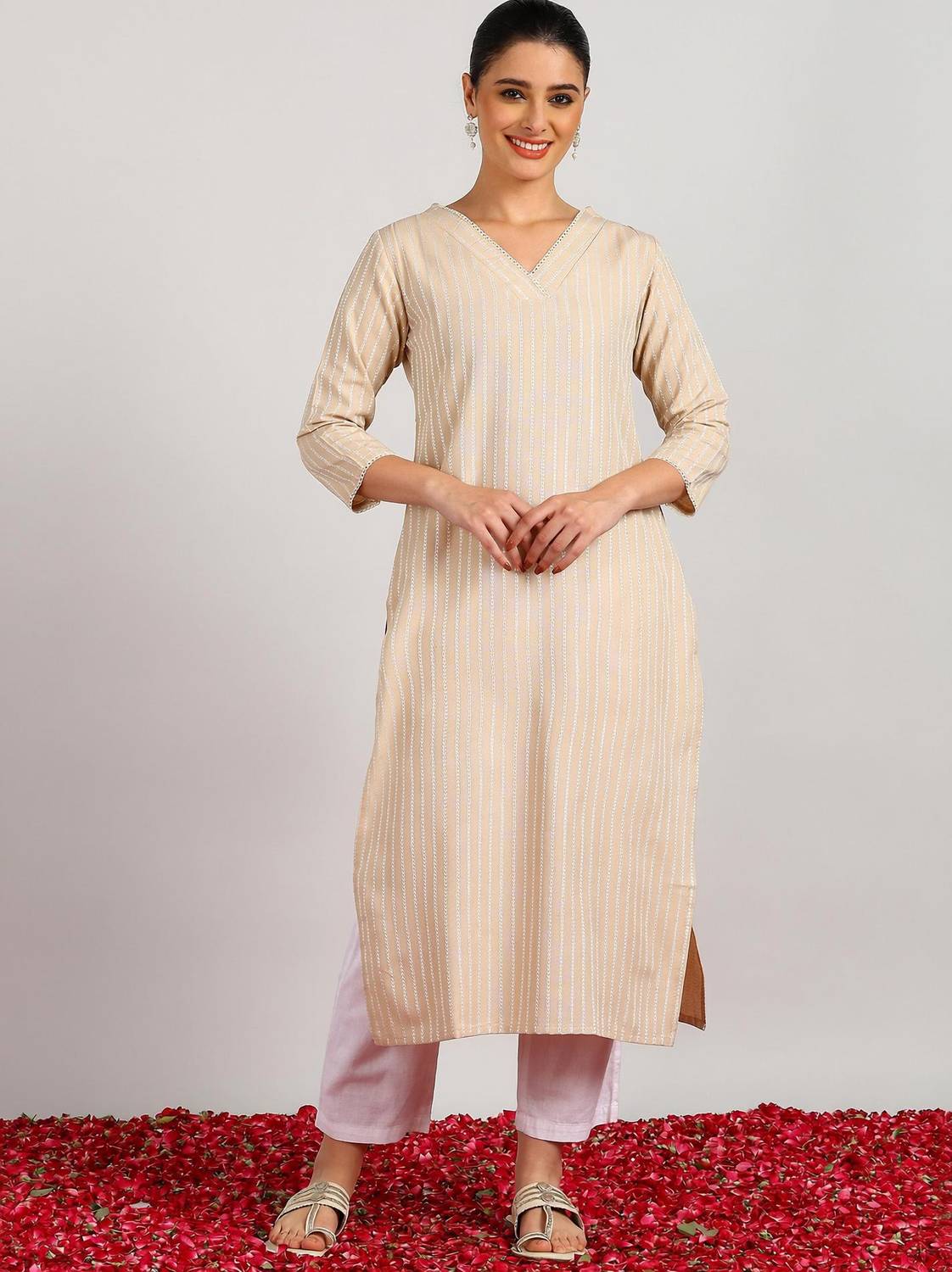 Aavyora Women Woven Design Straight Kurta