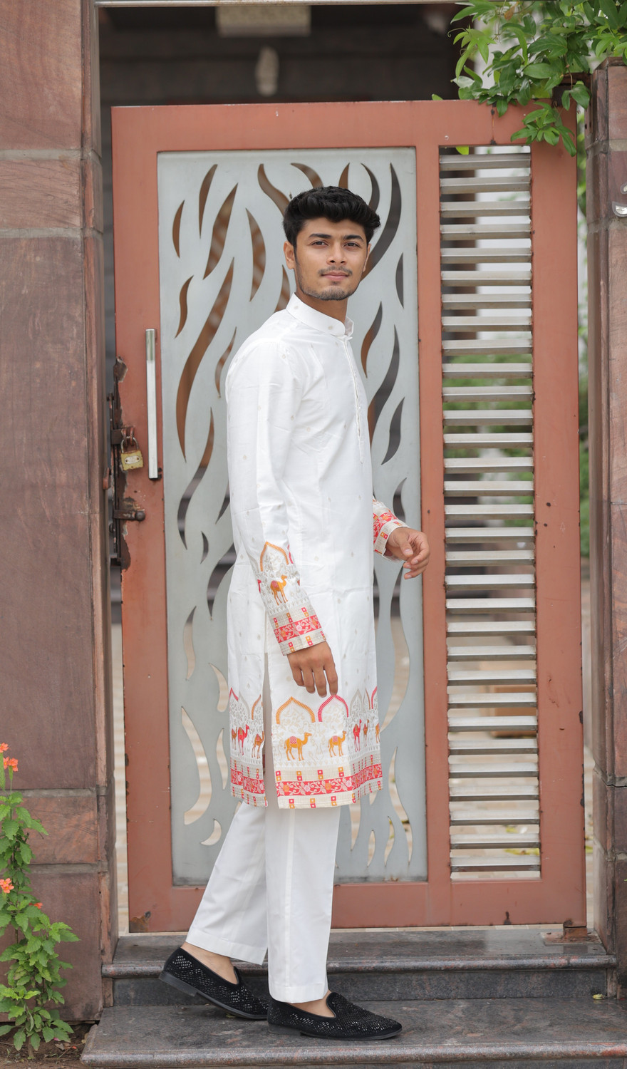 Image of HOUSE OF SANSKRUTI Men Woven Design Straight Kurta