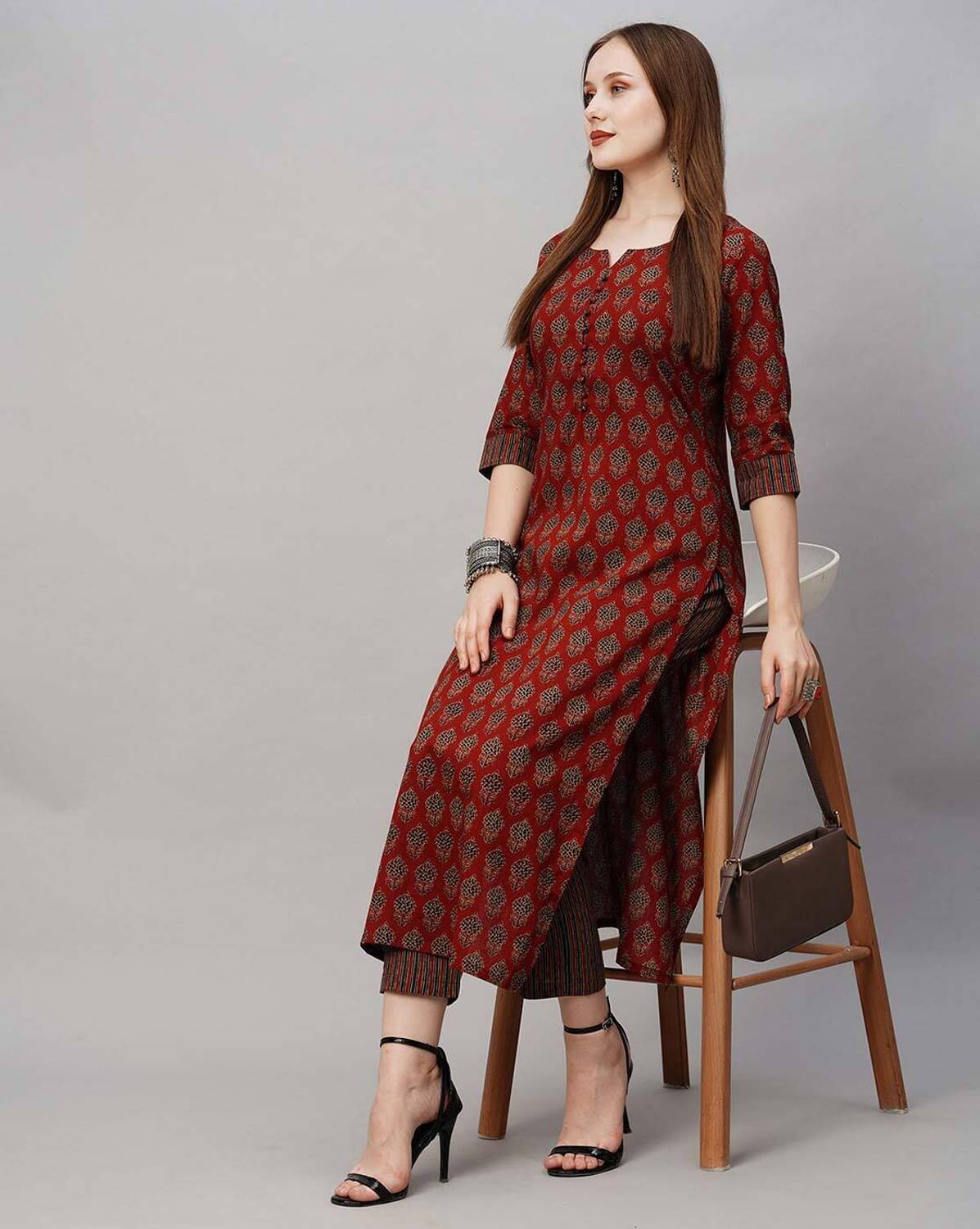 Kairab Women Red Printed Straight Kurta - Image 2